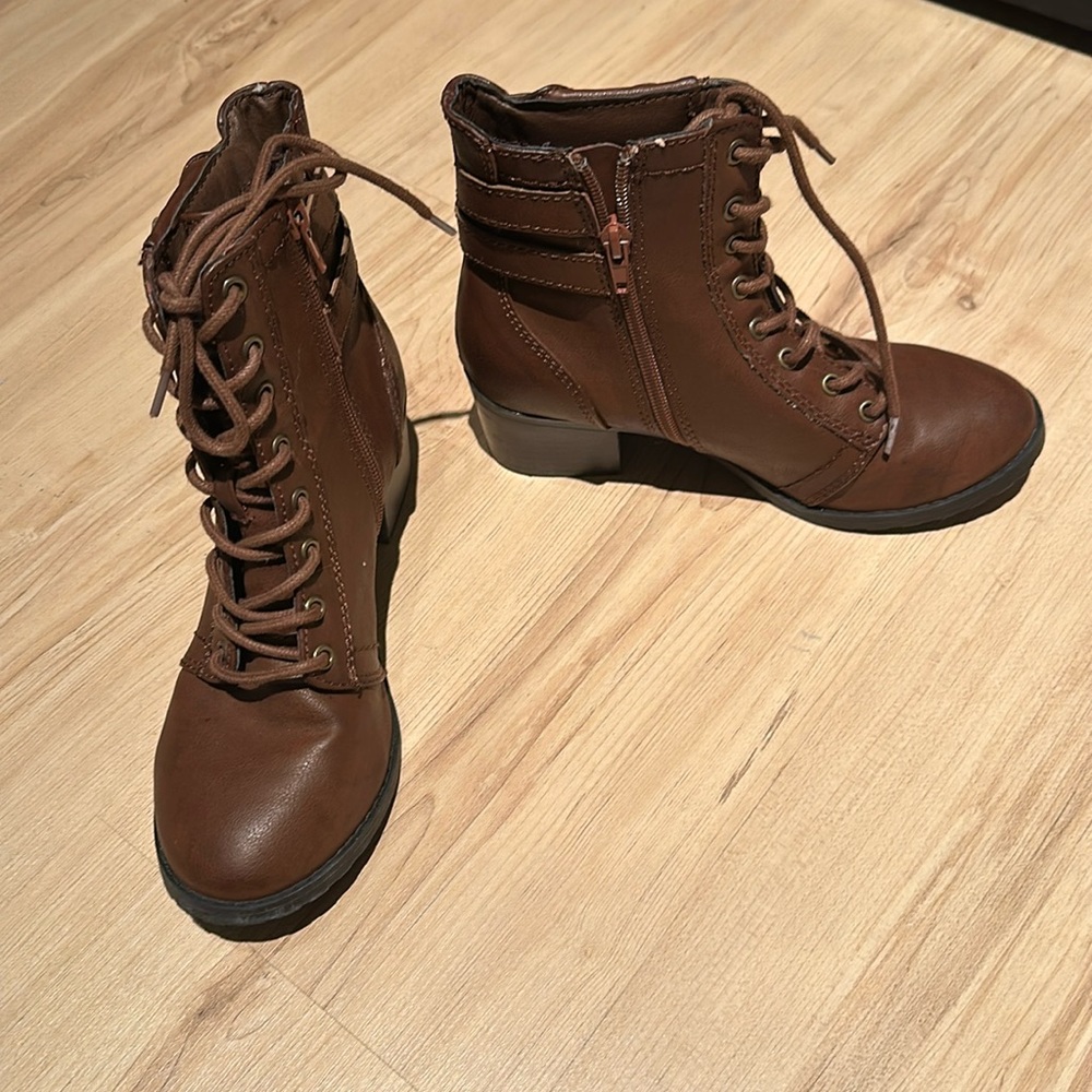 Brown heeled lace booties!